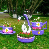 Jak vyrobit květinové záhony z improvizovaných materiálů na zahradě